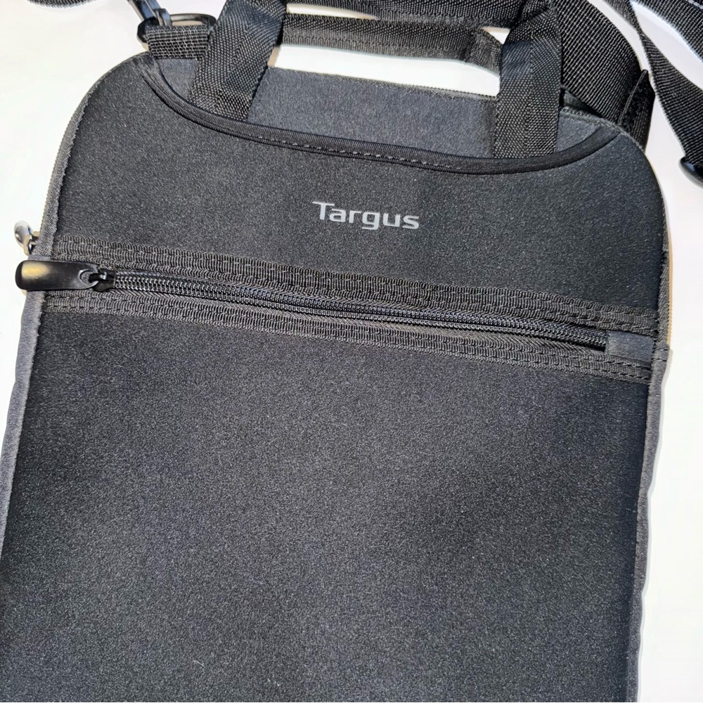 Targus Vertical Laptop Sleeve Case Bag 12 In - Picture 2 of 8